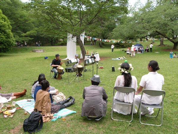 公園結婚式とヨガのお知らせ イタログ